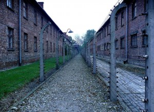 Campo di concentramento di Auschwitz. Luogo di deportazione di Pimo Levi autore di Se questo è un uomo.