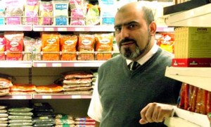 Abdul Arain, il negoziante di frutta e verdura che si è candidato a diventare Cancelliere dell'Università di Cambridge