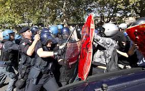 scontri polizia manifestanti