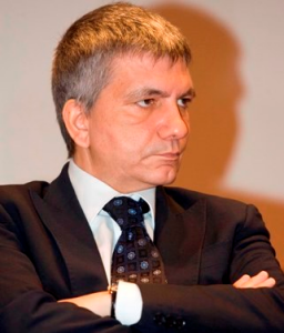 vendola braccia conserte