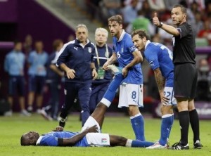 Un'immagine vista spesso durante la Confederations: giocatori in preda ai crampi