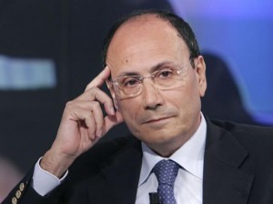 renato schifani governo a casa con berlusconi condannato