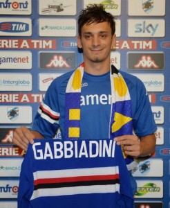 Manolo Gabbiadini al momento dello sbarco in terra blucerchiata 