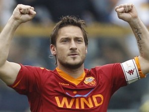 Totti guida la Roma nel big match contro il Napoli