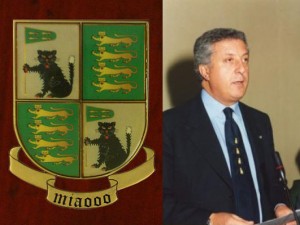 Lo stemma (disegnato da Cossiga) dell'ordine dei Quattro gatti e Naccarato con la cravatta dell'ordine