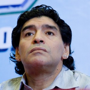 Maradona presente all'Olimpico nonostante i guai avuti con la finanza nel pomeriggio.