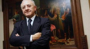 Garante Concorrenza: De Luca incompatibile binomio sindaco-viceministro.