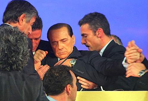 Zangrillo, medico Berlusconi "Non segua decadenza, neanche in tv"
