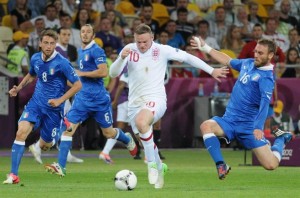 Rooney in azione contro l'Italia durante gli Europei del 2012 