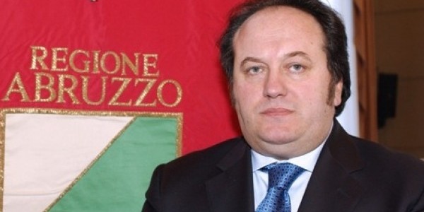 Abruzzo, assessore regionale mette sotto contratto segretaria per sesso