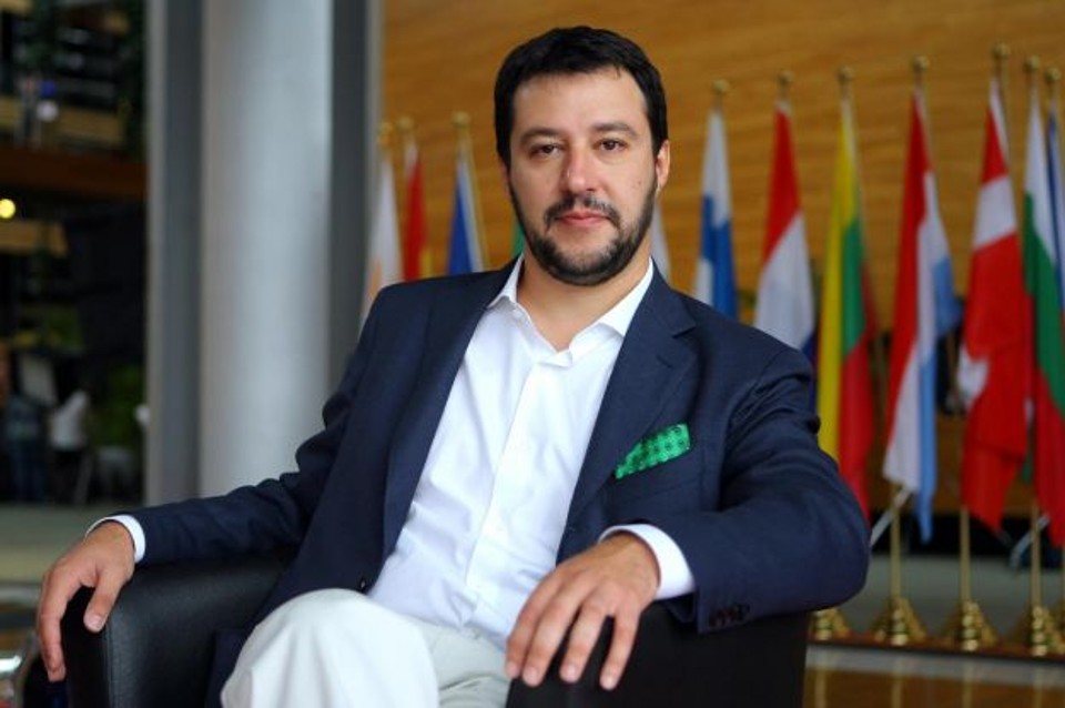 Lega, Salvini contro migranti giornalisti e coppie gay