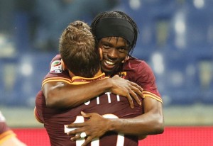 Gervinho festeggia il gol con Totti