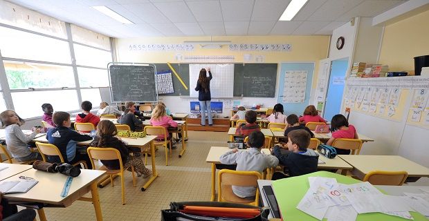 Scuola, il governo fa marcia indietro e blocca la restituzione dei 150 euro