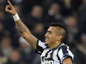 Il guerriero Vidal è l'autore della rete che porta in vantaggio la Juventus.
