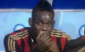 le lacrime di Balotelli dopo la sostituzione