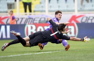 L'attaccante viola Mario Gomez, sono passati sei mesi dal primo infortunio che lo ha costretto a saltare buona parte della stagione.