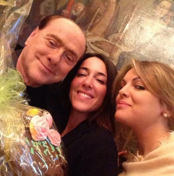 selfie-pasquetta-berlusconi-francesca-pascale-e-licia-ronzulli1.jpg