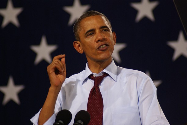 consulenza politica, immagine di Obama con bandiera dietro