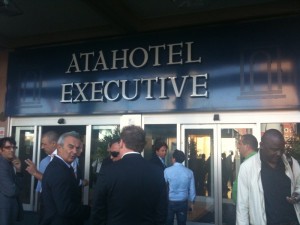 L'ingresso dell'Atahotel. Centro nevralgico del calciomercato 