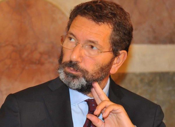 Comunali Roma, Marino, l'ex sindaco Ignazio Marino di profilo con barba e occhiali da vista a giorno