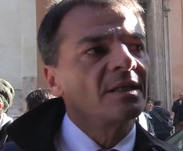 sinistra_italiana_fassina_pd, il deputato stefano fassina durante un'intervista rilasciata in piazza montecitorio
