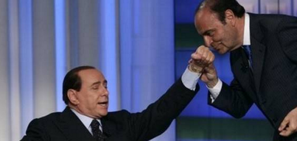 Silvio Berlusconi, Bruno Vespa, Roma, Vespa annusa la mano di Berlusconi negli studi di Porta a Porta