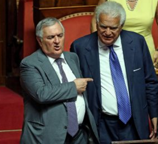 verdini, i senatori vincenzo d'anna e denis verdini affianco in Parlamento