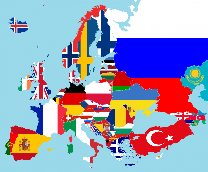 Mappa dell' Europa colorata con le bandiere dei rispettivi Stati