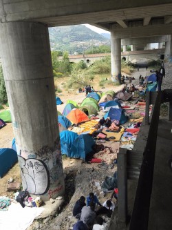 Tendopoli fiume Roja immigrati a Ventimiglia immigrazione
