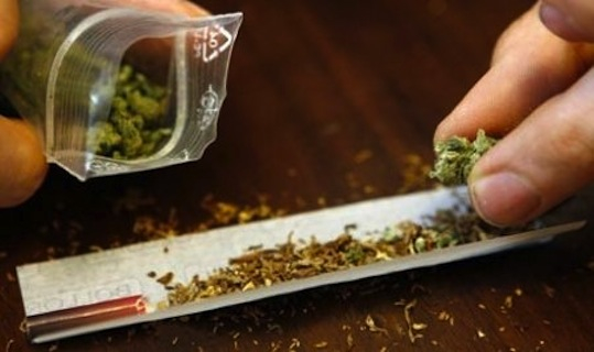 legalizzazione cannabis, erba rollata