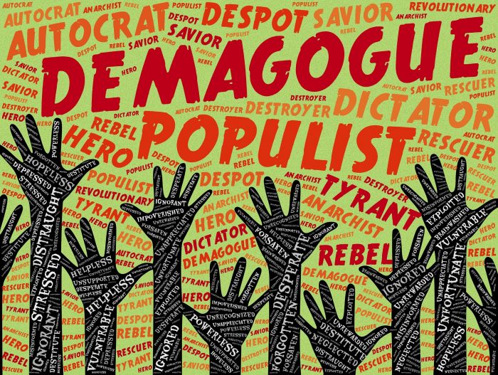 parole in inglese populismo demagogia manifestazione ribellione protesta con mani 