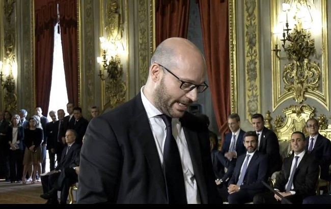 Governo ultime notizie, Ministro Fontana polemica su gay e famiglia ok