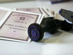 Cognome della madre alla nascita, quando è concesso dalla legge