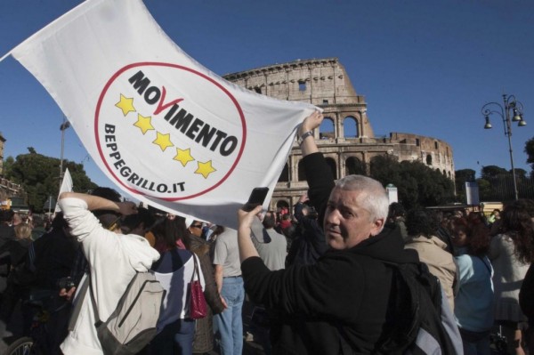 due deputati del movimento 5 stelle passano al gruppo misto