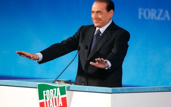 decadenza Forza Italia in piazza Berlusconi