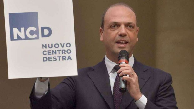 Ncd vuole cambiare nome, Alfano simbolo del Nuovo centrodestra