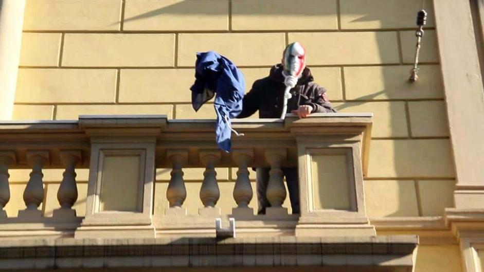 Casapound, sit in a Roma manifestanti presidiano Tribunale