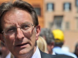 L'Aquila, il sindaco Massimo Cialente ritira le dimissioni