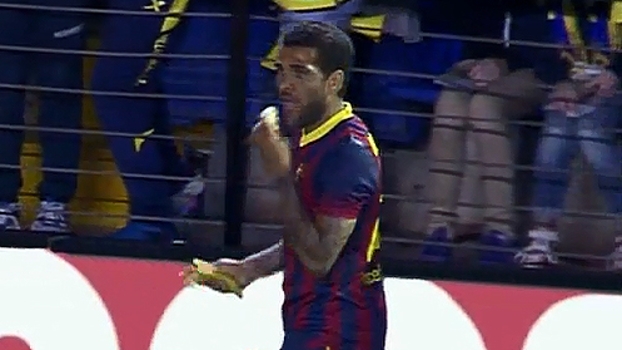 dani-alves-banana