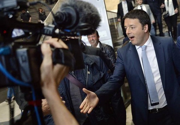 renzi a torino apre campagna elettorale pd