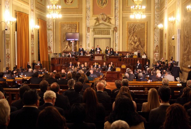 vitalizio mensile, assemblea regionale siciliana rosario crocetta