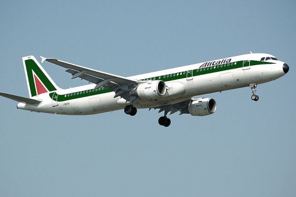 Aereo in volo di Alitalia