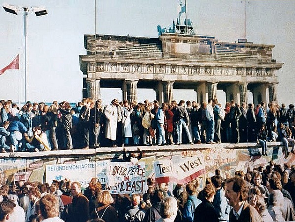 muro di berlino 1989 germania 9 novembre