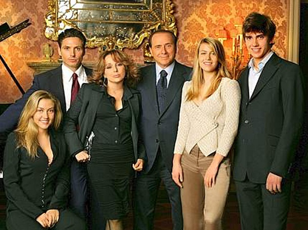 foto di famiglia berlusconi coi suoi figli