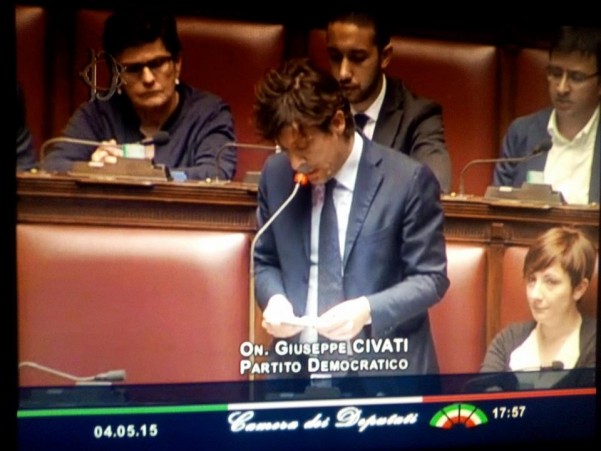 Immagine tv del deputato della minoranza Pd Pippo Civati nell'Aula della Camera durante le dichiarazioni di voto su Italicum