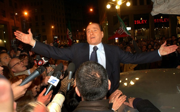 berlusconi in piazza san babila a milano