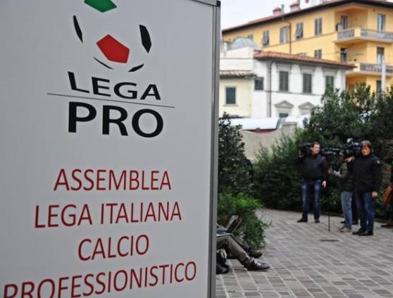 totem all'ingresso della sede della lega pro