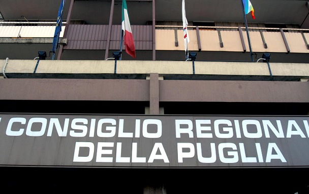 ingresso consiglio regione puglia