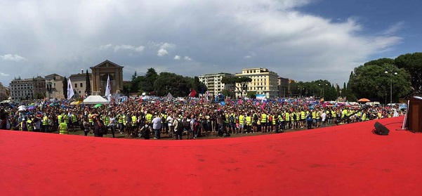 immagine della folla riunita a piazza san giovanni