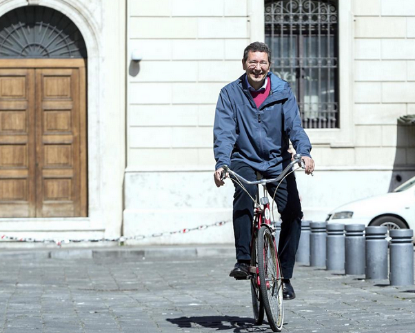 il sindaco di roma in bicicletta